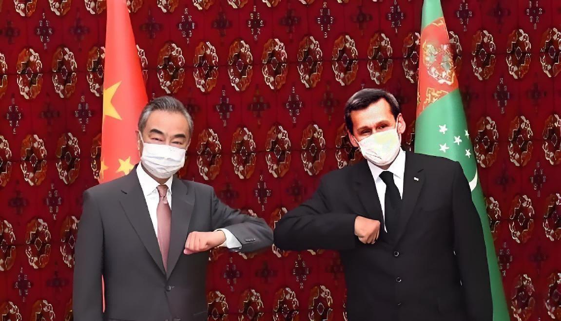 在西面，中国有一个铁哥们，全部还清81亿美元贷款后，不仅没有终止合作，反而和我们