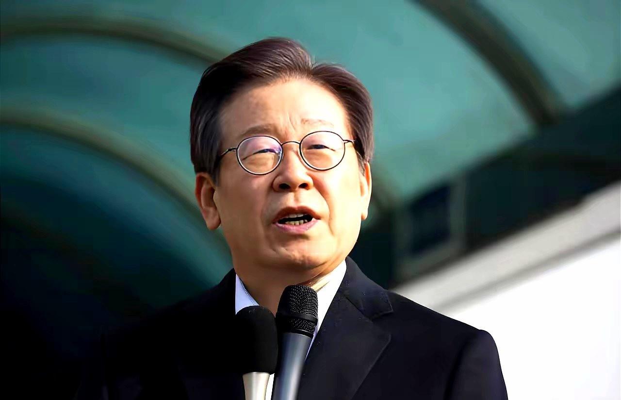 就在刚刚！ 
韩国总统罕见承认了！ 
9月22日，韩国总统李在明在路透社专访里抛