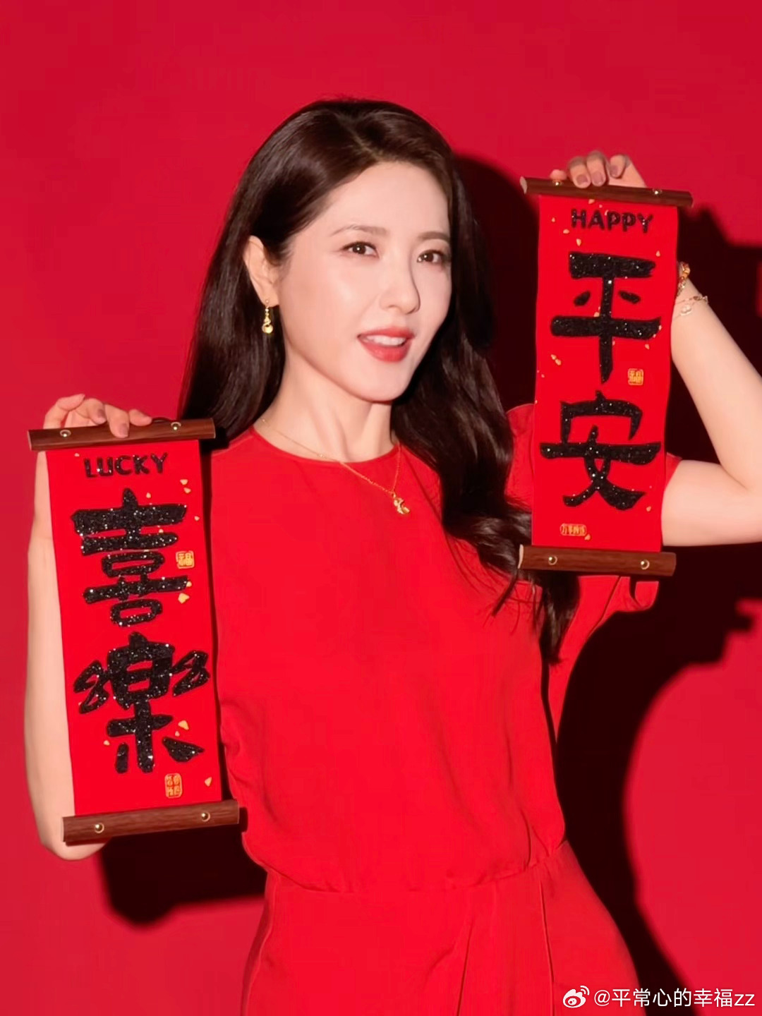 曾黎男友热点观点﻿ 49岁曾黎带男友澳门祈福，全家同框就差一个官宣！澳门观音堂被