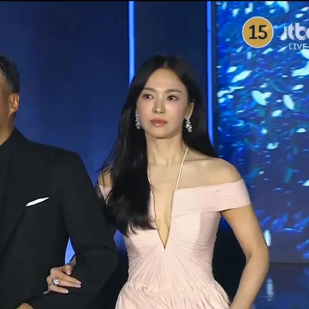 #宋慧乔百想状态#宋慧乔百想状态太绝了，简直是美神降临，不仅是韩国的国民女神，在