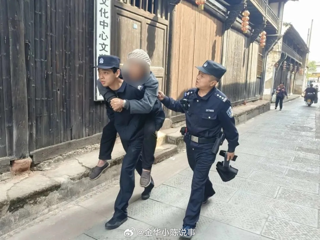 金华一段温情路见证了警民连心近日，浙江金华。金东区曹宅派出所接到辖区热心群众的电
