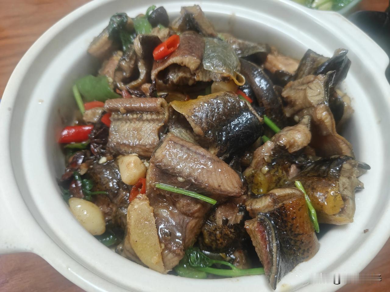 别只盯卡路里！选食物要看“营养素密度”

我身边好多朋友，去超市买吃的，第一件事