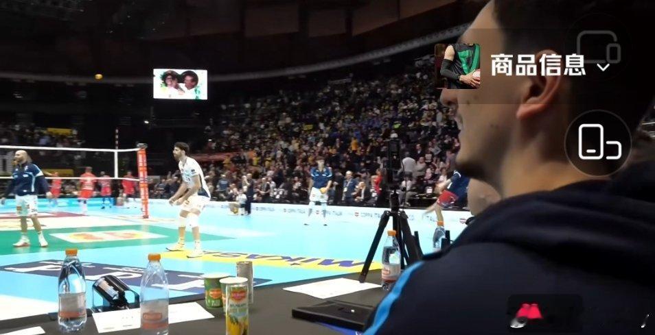 在场下的小米应该也替队友着急，第二局太差了。男排意大利男排超级联赛