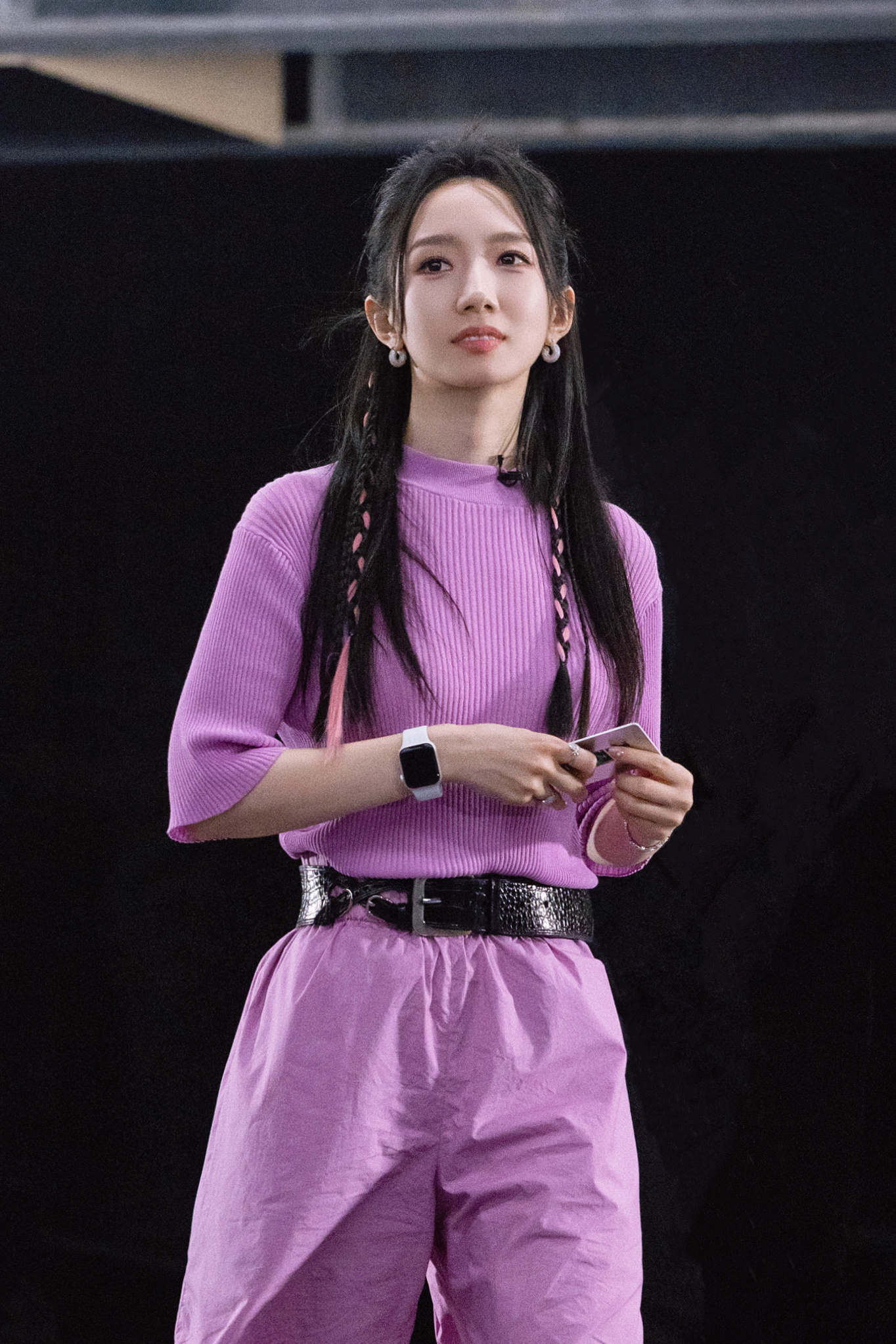 孟美岐发小作文回应恋情看完回应挺感慨的，孟美岐坦然承认恋情也道了歉，还表态会好好