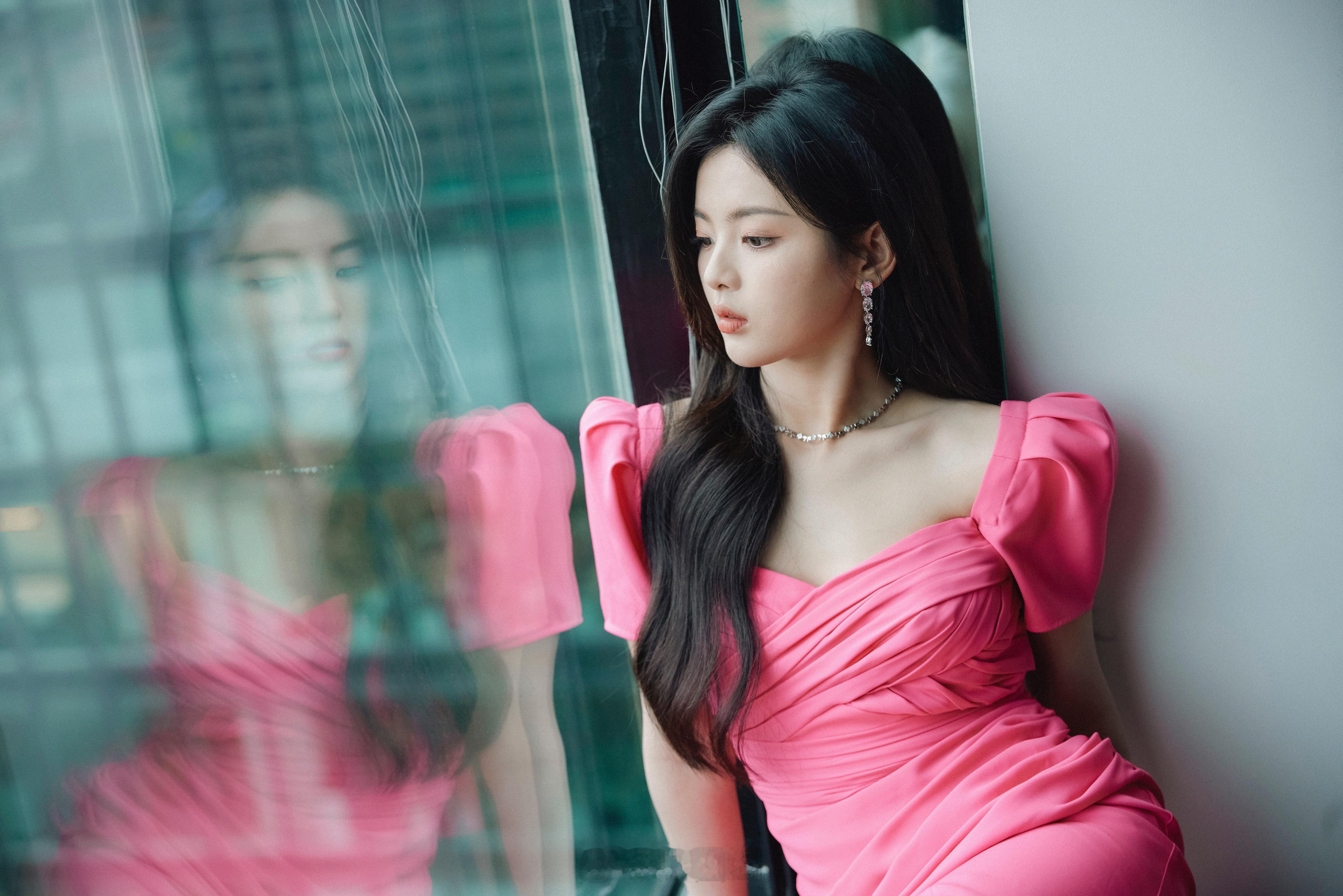 杨超越抹胸裙 热图阁公众号 