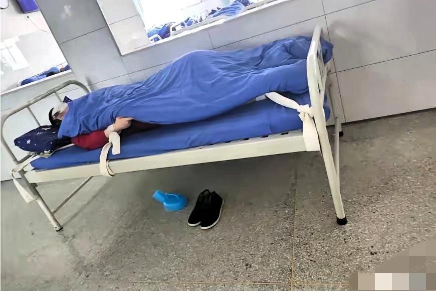 新京报这次真的干得漂亮！记者卧底湖北襄阳精神病医院，

揭开了令人震惊的黑幕。医