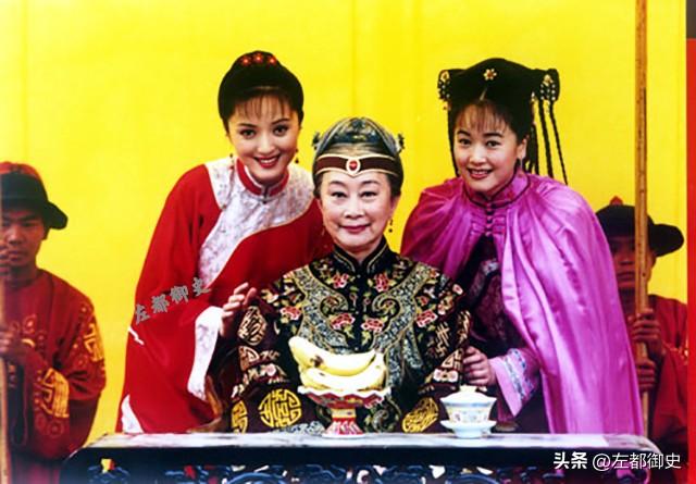 前朝太妃不能与自己儿子居住，这是乾隆继位后颁布的新规定，生硬且毫无人性。
雍正时