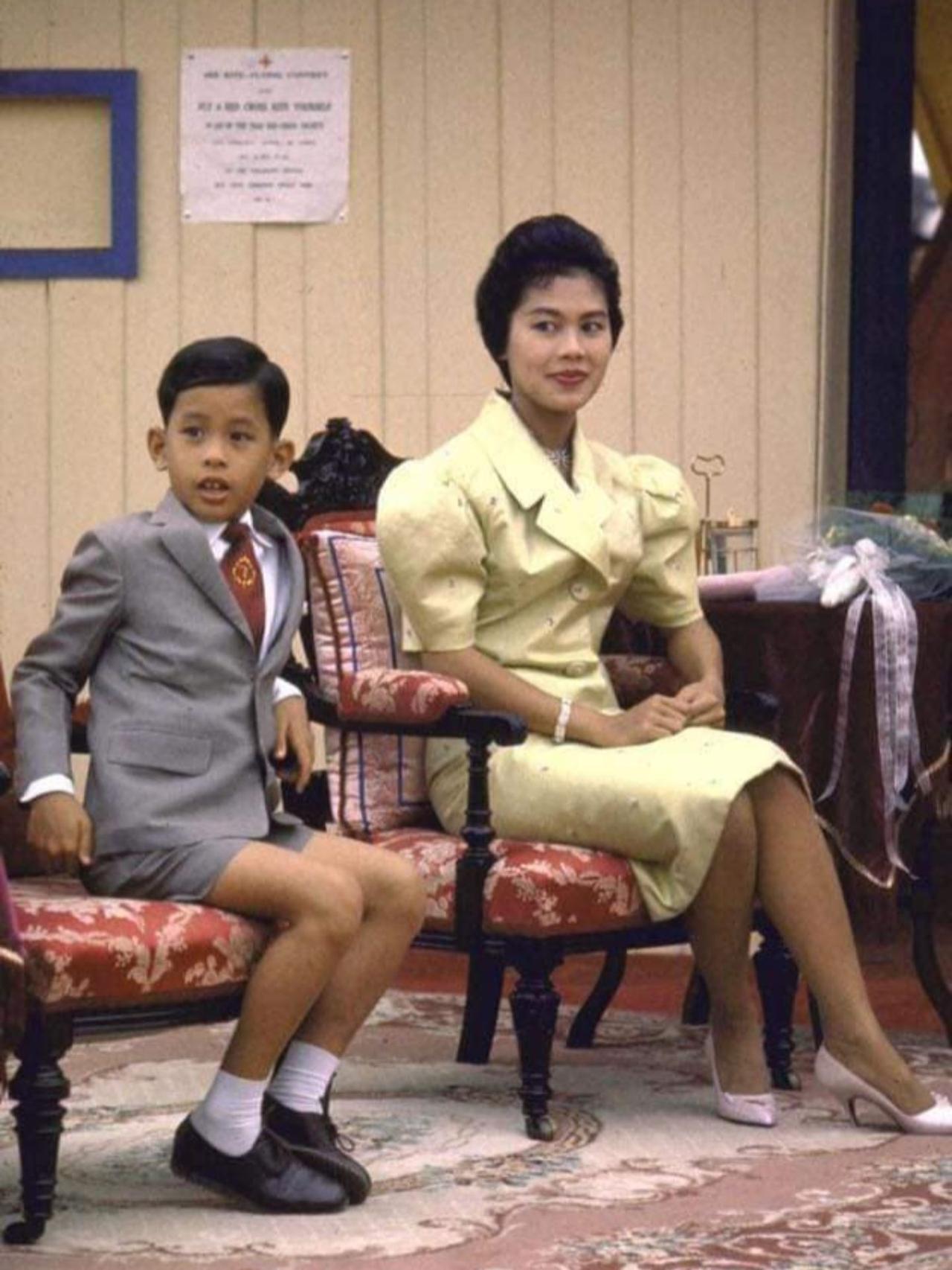 诗丽吉太后最爱儿子，扶持玛哈登上王位。诗丽吉有着明显的重男轻女倾向，对儿子玛哈极