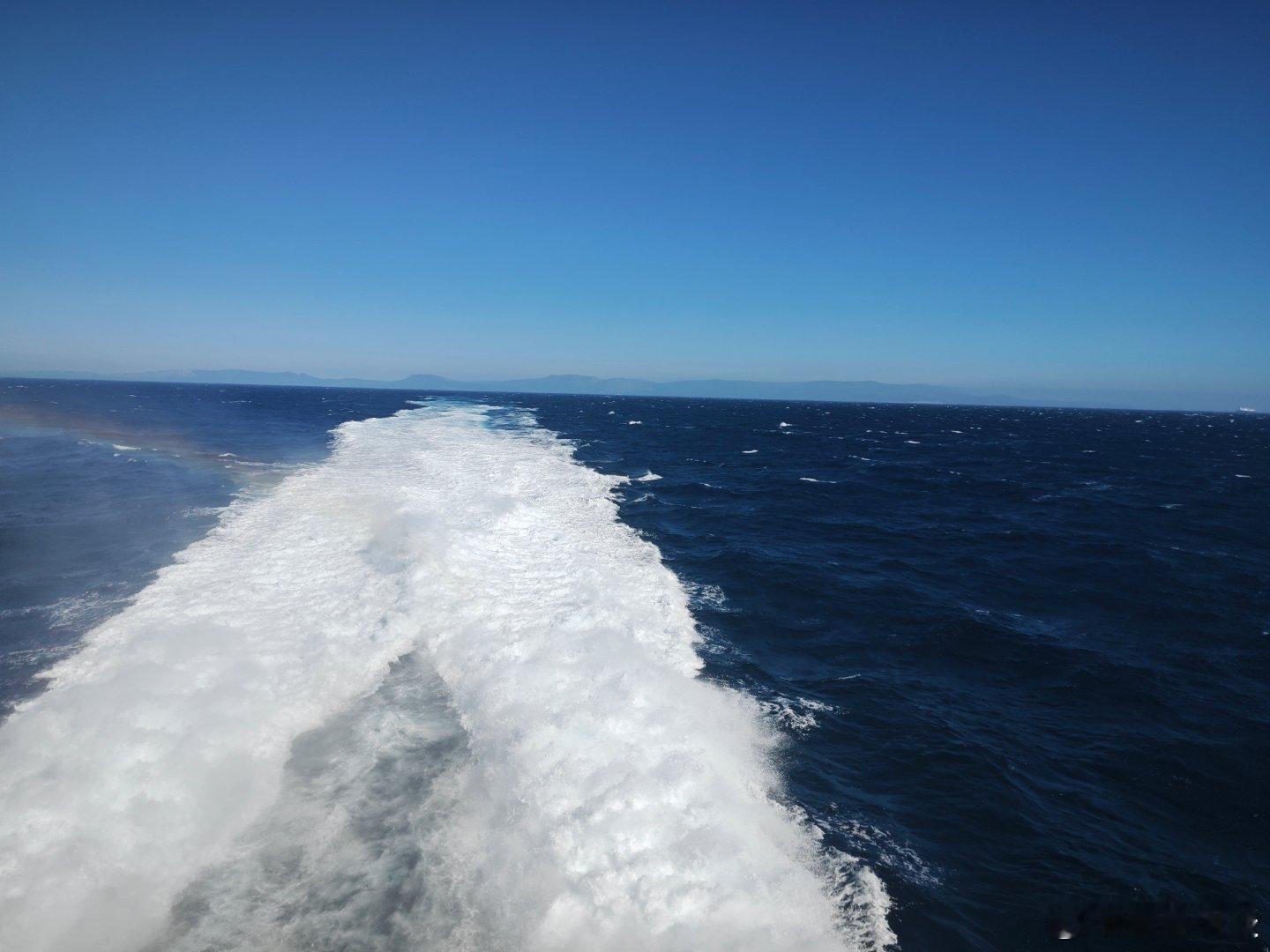 40 分钟船程，再入非洲。 直布罗陀海峡……学地理时觉得这个名字好难记🥴 