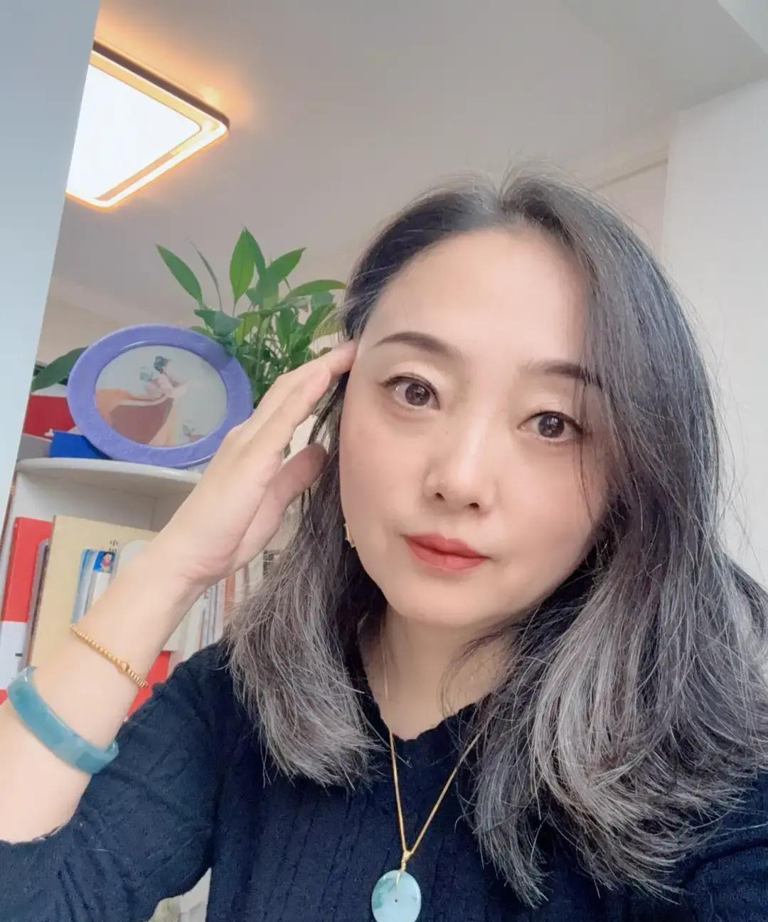 协和维E乳断货了
 
医院药房排队两小时，只为买一瓶三十块的保湿霜。专柜BA的脸