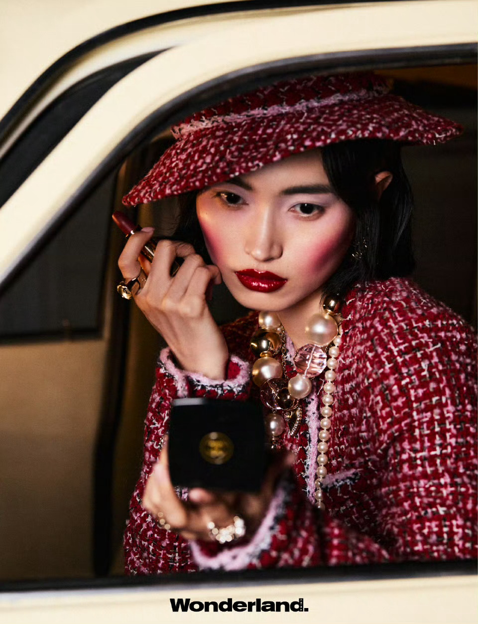 Wonderland美在路上大片夜幕轻垂，携一抹璀璨，踏上属于自己的美丽旅程。美