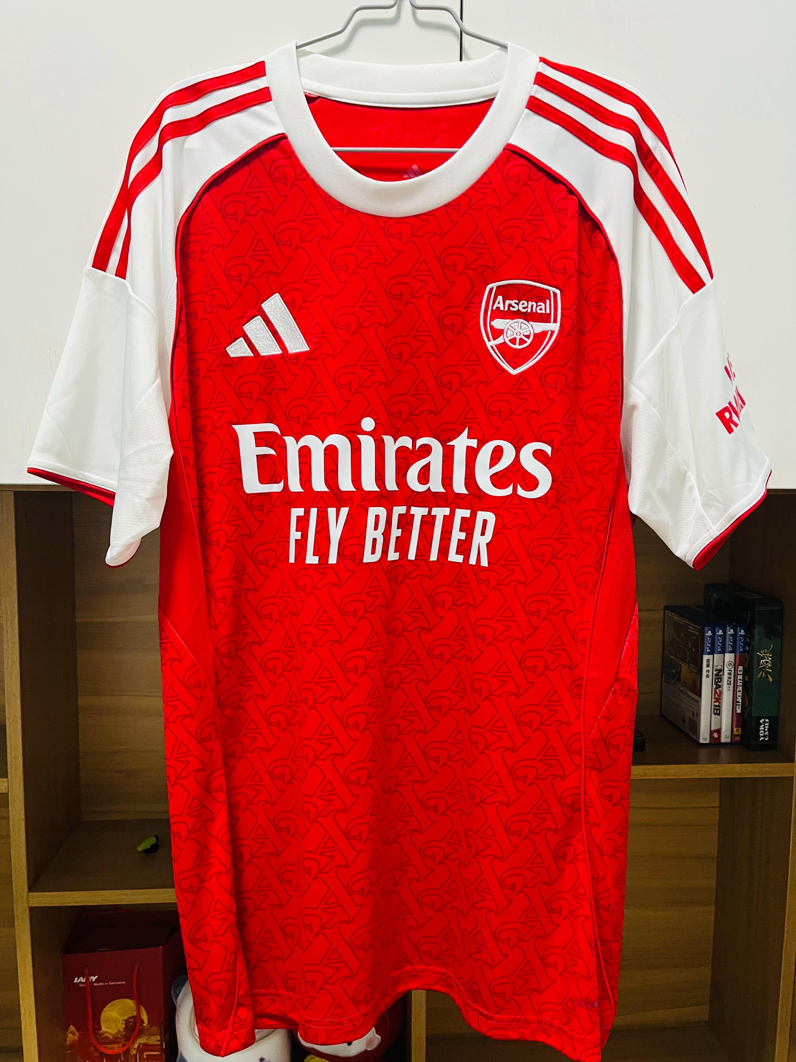 可算有时间拆球衣快递了，还差一件二客。 ​​​