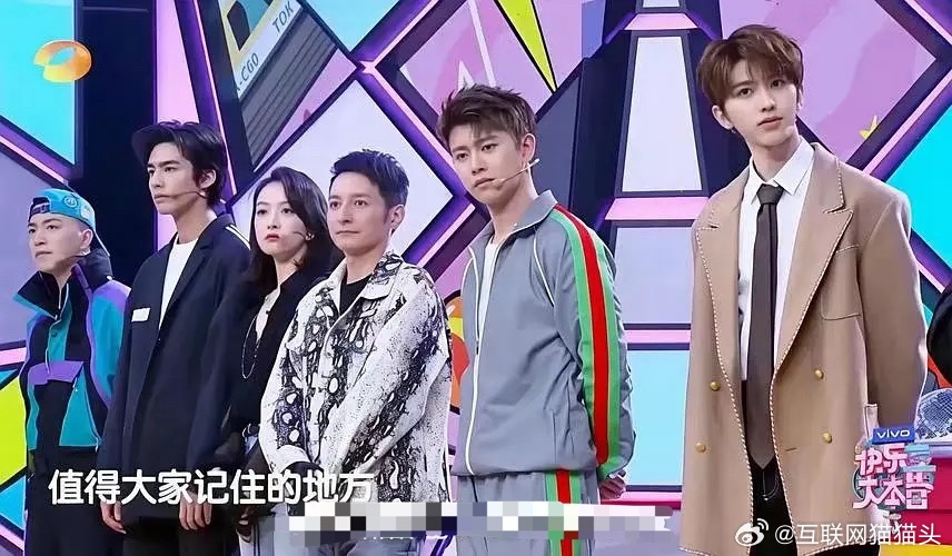 本来以为🐉已经无敌了 直到看到旁边的cxk头小的优势体现出来了…… 