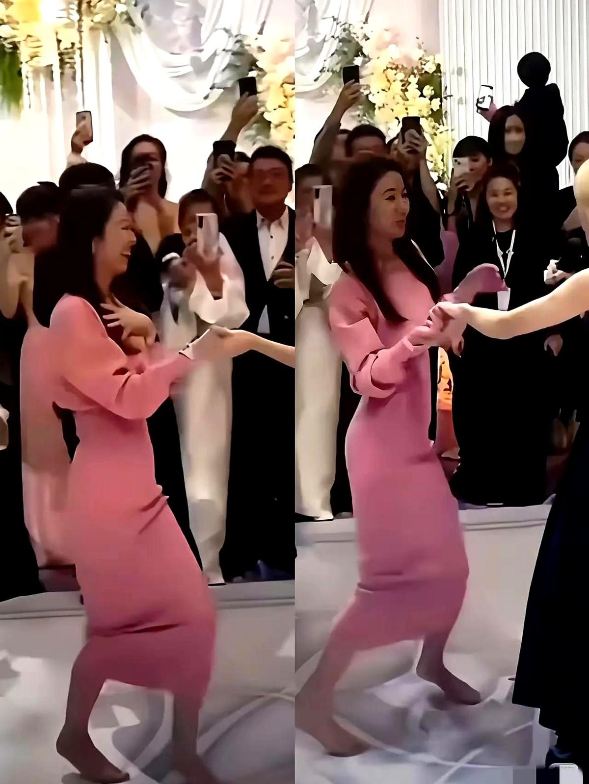 霍建华看老婆跳舞，被拍到哭了三次。

在邱泽许玮甯台北文华东方的婚礼上，林心如穿