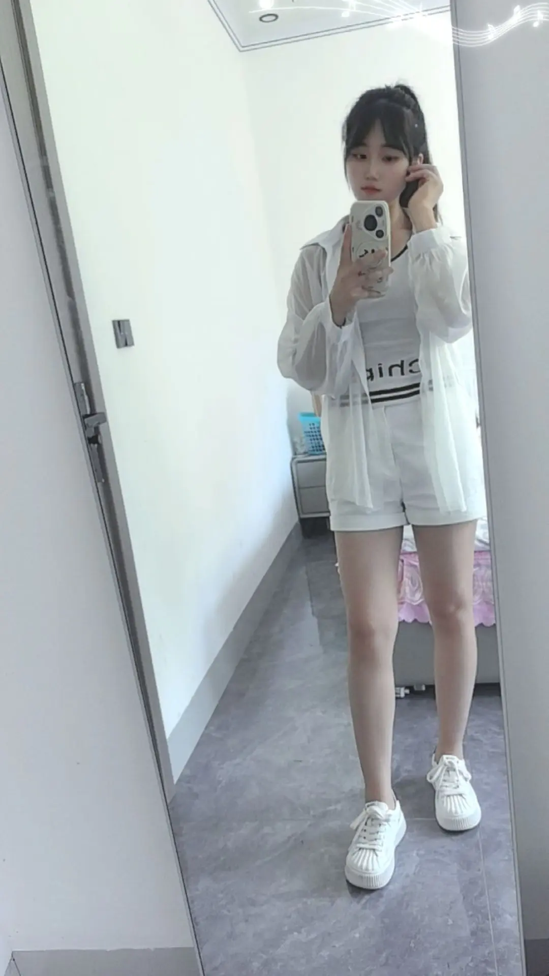 "幸福其实很简单，有家回，有人等，有饭吃， 所谓的岁月静好，不过是家中...