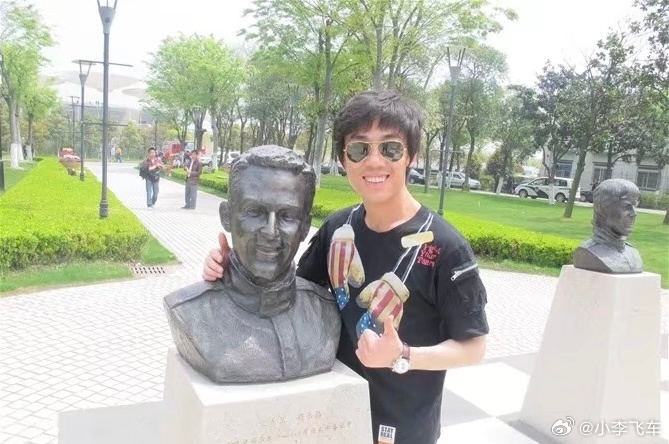 上次去看f1，我还是二十多岁的小伙子啊舒马赫滑雪出事后再也没看了 