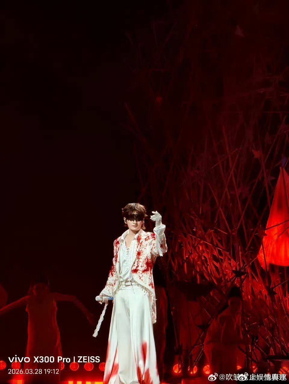 张远回应自己手小抓财 对抗路都没ybjj和远子会玩！粉丝显微镜式追图揪出手套空隙