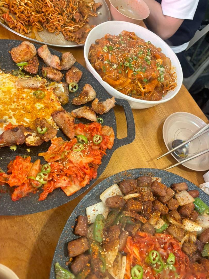 每天都是放纵餐黄岩