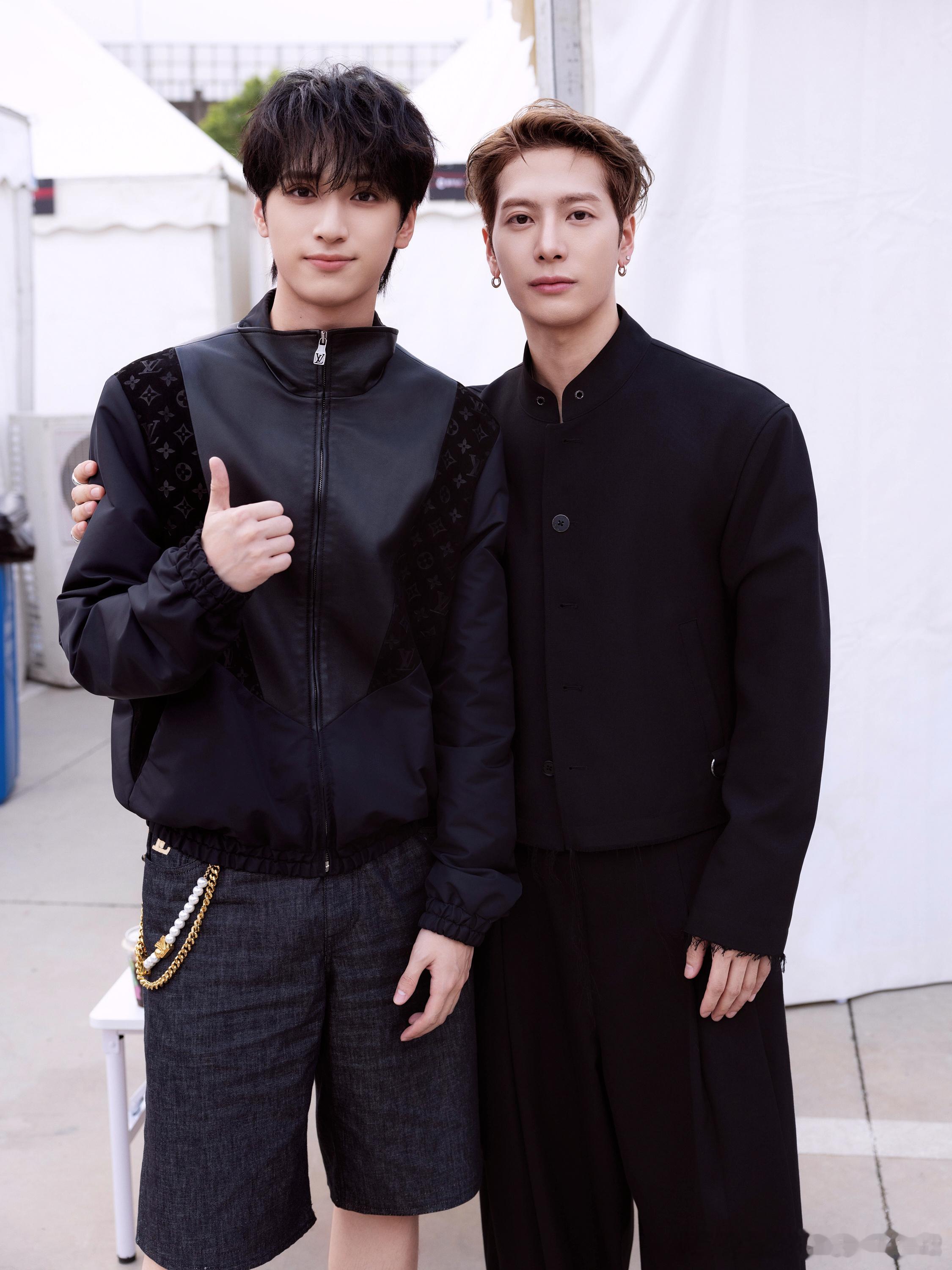 严浩翔 & 王嘉尔 in Louis Vuitton😎严浩翔王嘉尔合照 ​​​