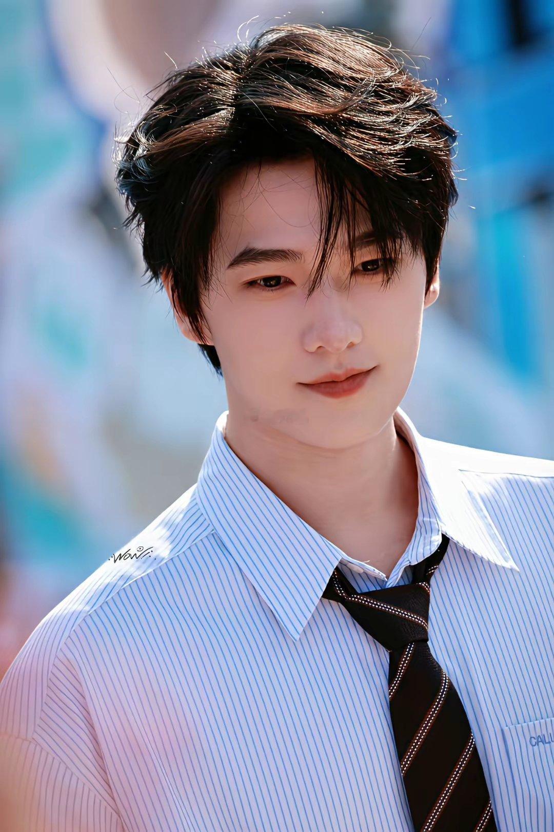 也难怪杨洋粉丝抵制这剧，魔改严重，现在雪上加霜的又加了一件，网红厚本也进组了《不