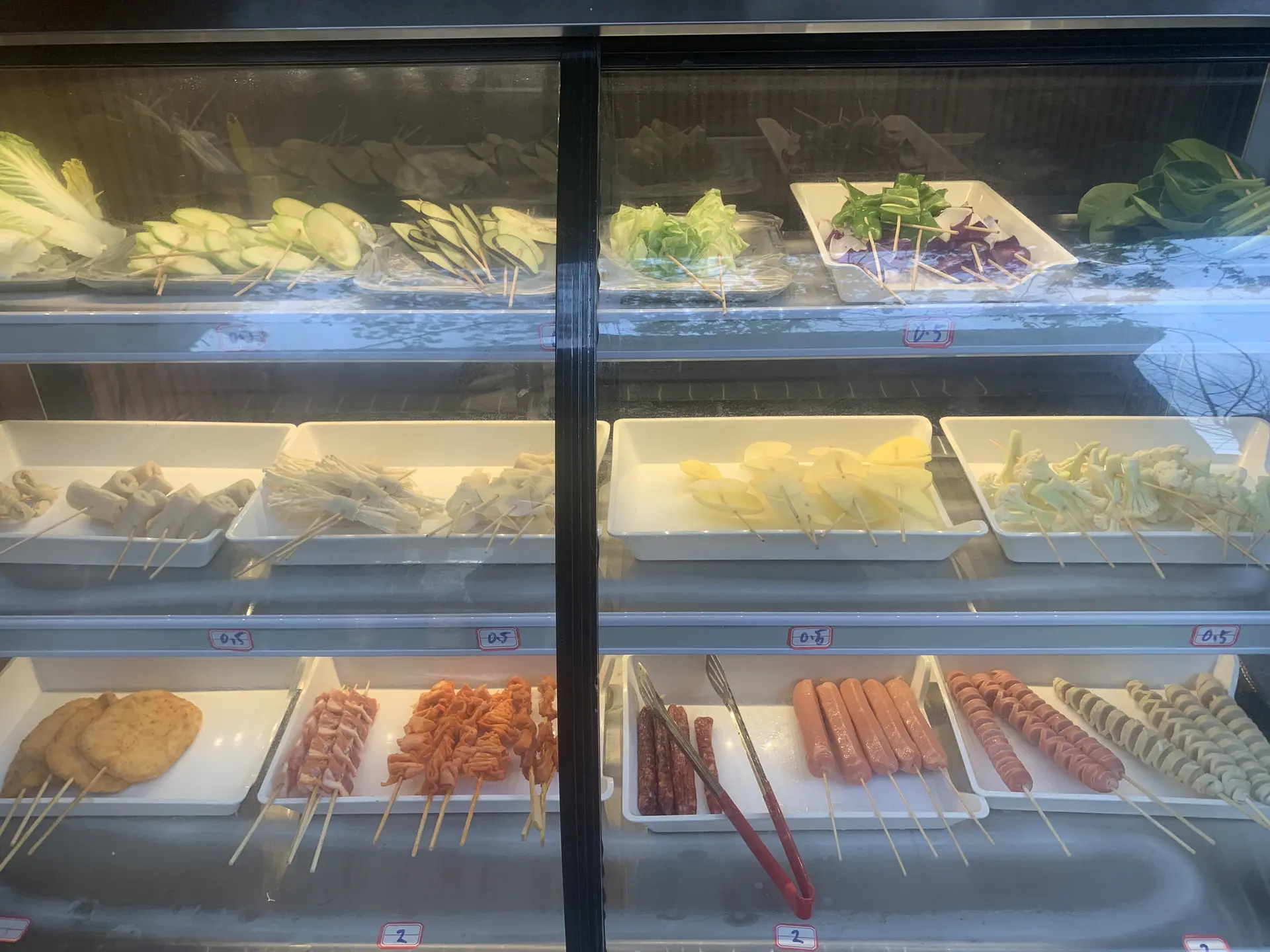 开炸开炸。所有素菜5毛一串，其他串类2元一串