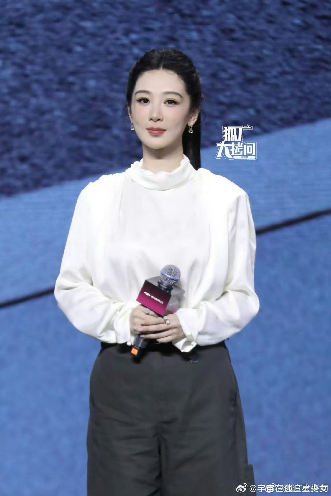 杨紫高马尾白衬衫杨紫高智感女总裁杨紫今天好干练啊 