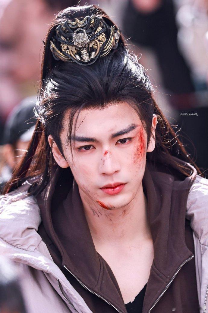 张凌赫第四次参加庆功宴 哇 张凌赫已经第四次参加剧的庆功宴了 牛 张凌赫已经第四