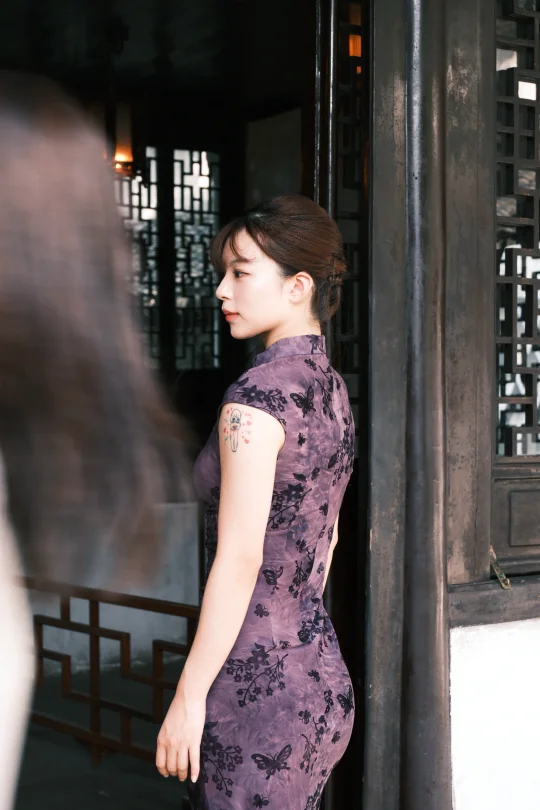 人在苏州，旗袍已穿