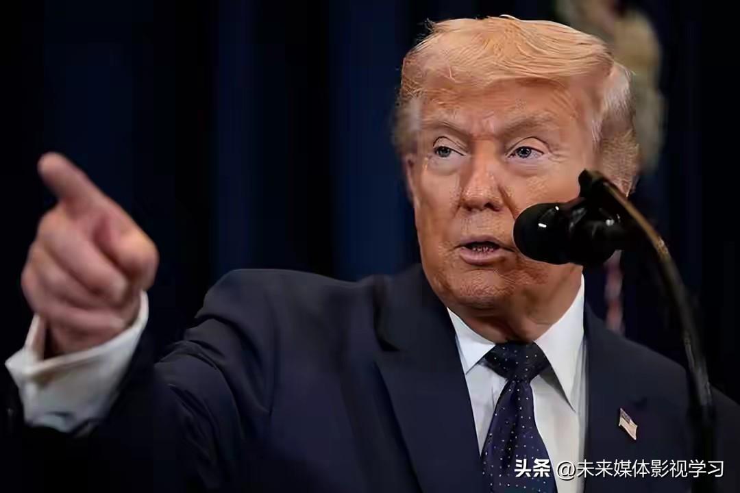 戏剧性的一幕又在中东上演了。

特朗普刚在社交媒体上宣布要“解封”霍尔木兹海峡，