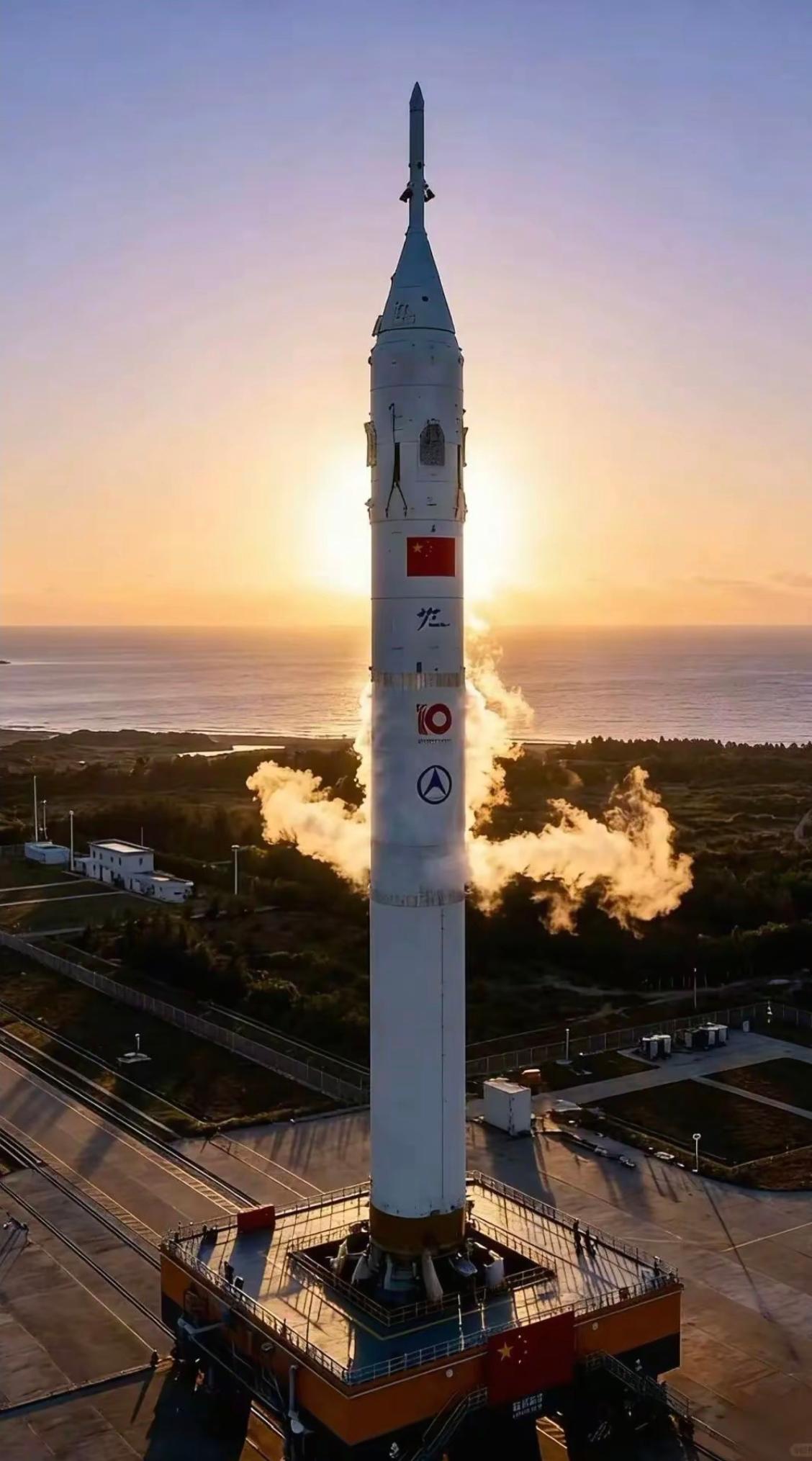 国家队依旧稳
今天11时，长征十号托起梦舟飞船在文昌航天发射中心成功起飞。
这次