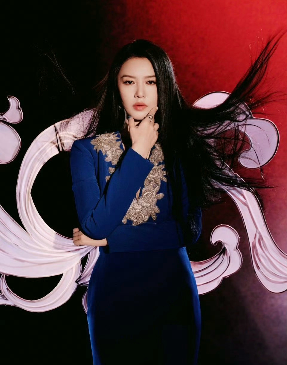 谭维维 在春晚困的迷瞪咋回事啊姐，咋能困成这样啊，姐咱这可是春晚啊 