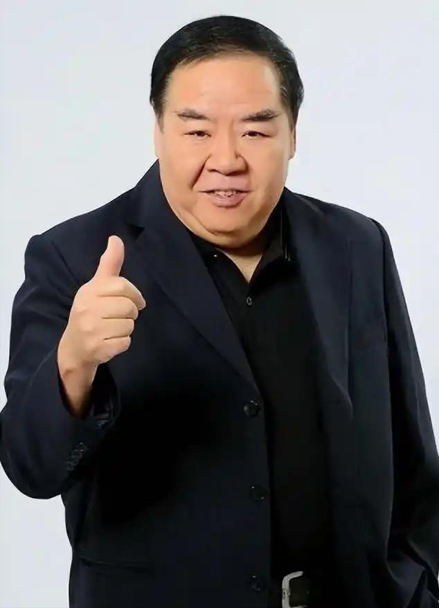 郑则仕公司欠下1700万，有人劝他别还，他却卖掉家当扛了4年

拿下金像奖影帝后