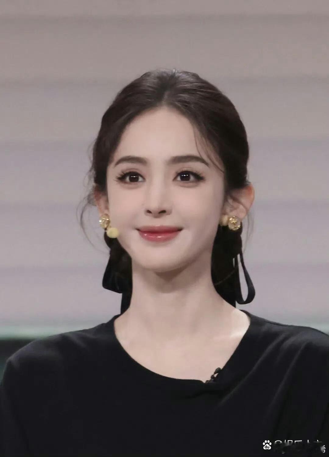怀疑古力娜扎是女蜗的亲戚，造人的时候，肯定走了后门 