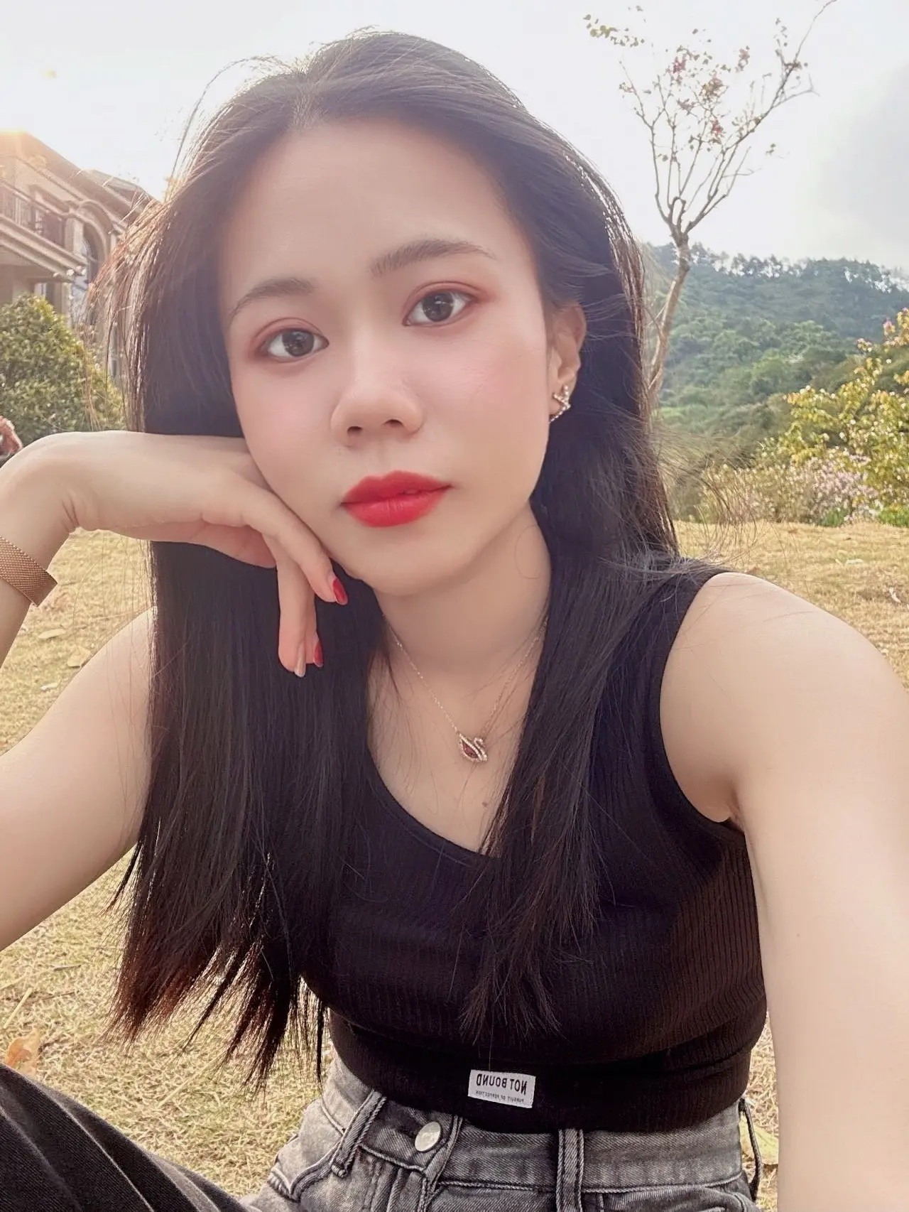 真正长久的男女关系，是既谈钱又谈感情，这才是成年人的交往，金钱不能衡量...