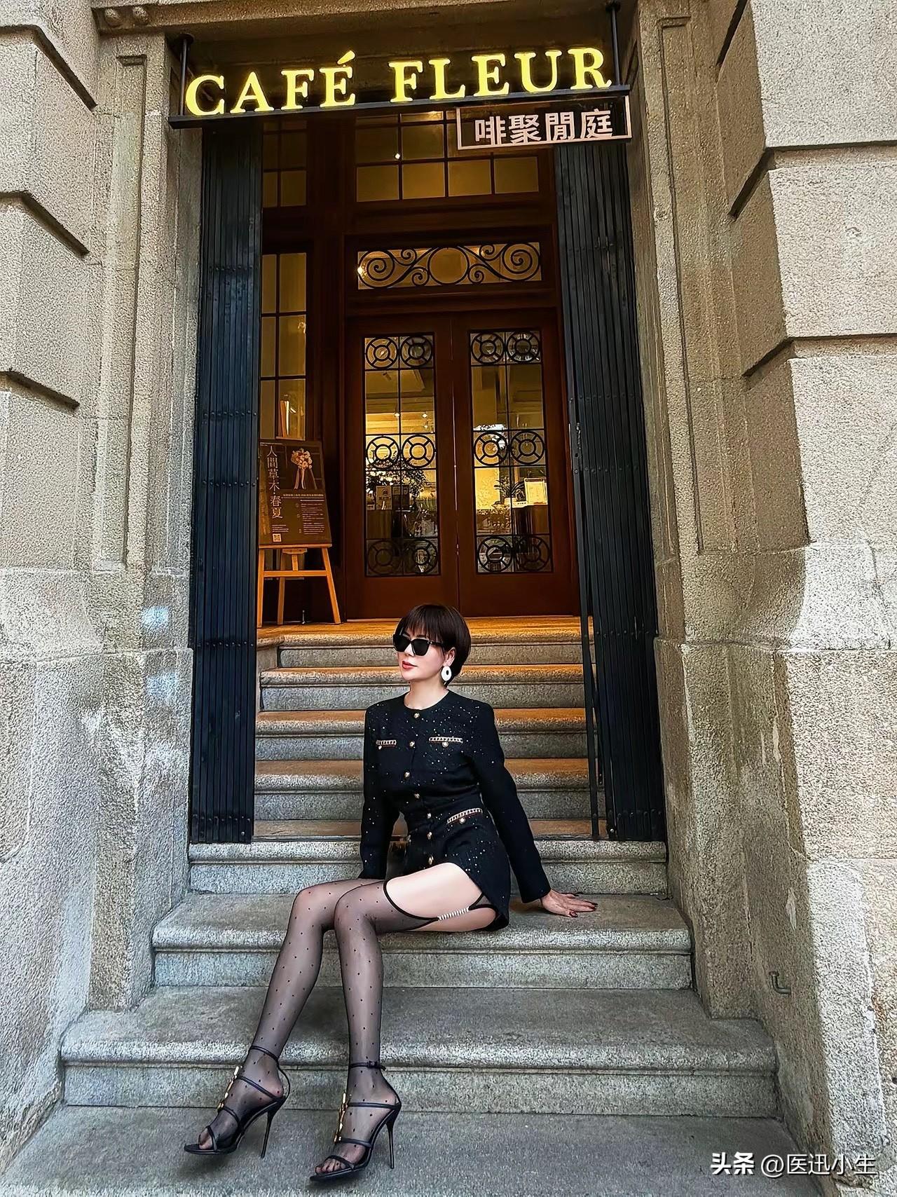 都市酷女孩穿搭指南，黑色连衣裙与高跟鞋的完美搭配