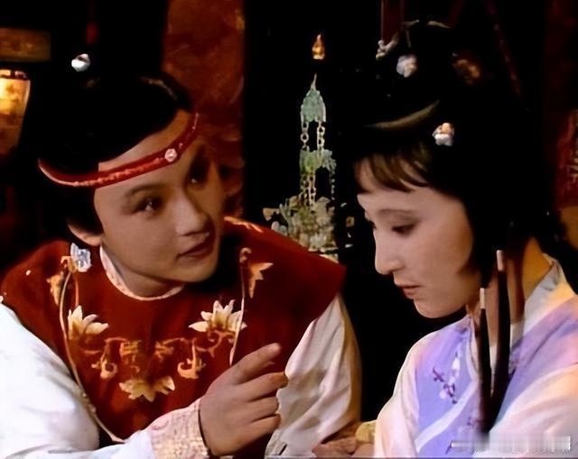 #黛玉训狗#这演的是真好啊，每个表情都那么贴切到位，可惜宝黛是个爱情悲剧[泪][