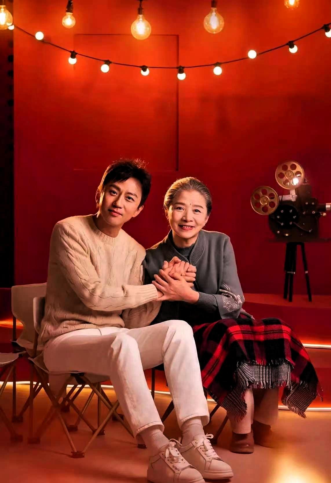 邓超表演完后
我特意去查了节目单
不查不知道，查了后才发现节目的艺术指导原来是张