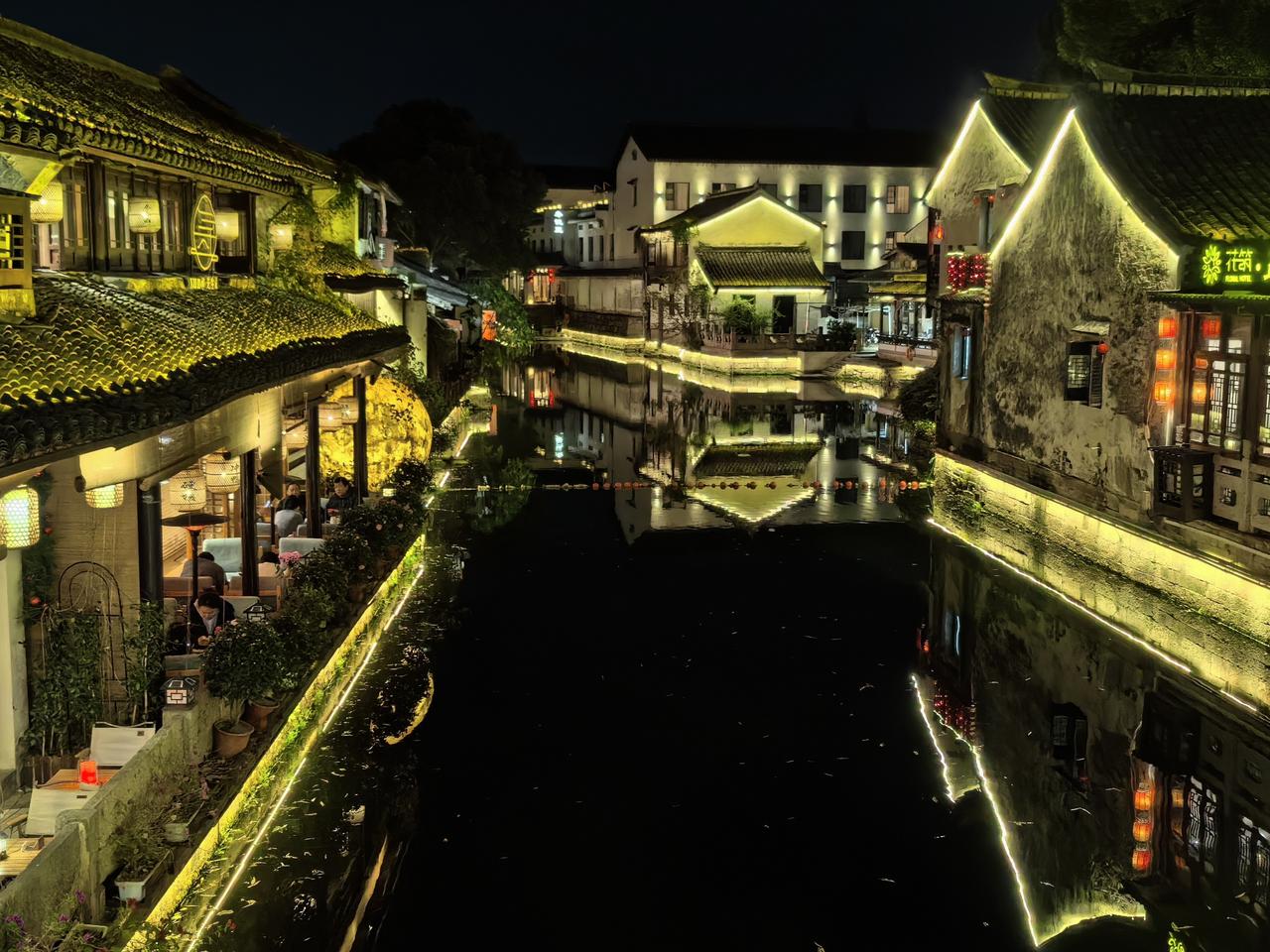 【热评】维权可以理解 方式值得商榷
年终奖领导30万员工1万 质疑者被停职

“