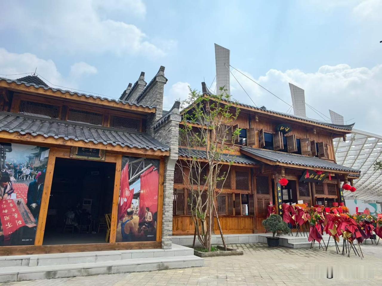 端午节，陈锦摄影展在成都非遗公园南大门口新开的老茶馆中开展。
图文：成都市摄影艺