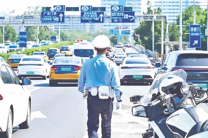 外来人员证件逾期滞留被查到，最后仅仅口头警示一番，还直接帮忙办理延期手续，这件事