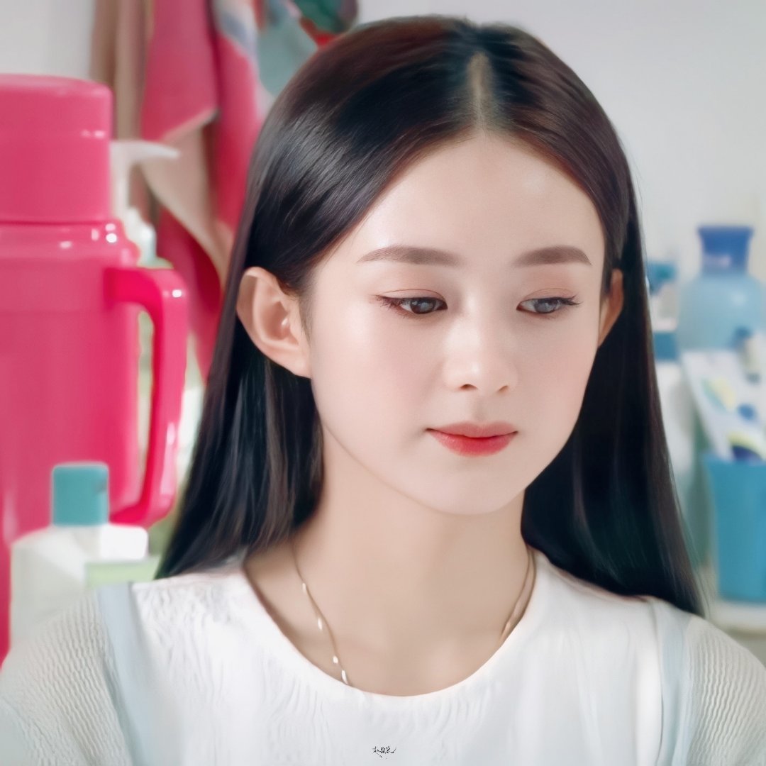 赵丽颖纪梵希全球彩妆代言人赵丽颖 繁星之下盼晨曦，黄昏之后思蝉鸣，皎月清凉你是我