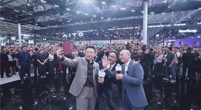 智能+豪华,鸿蒙智行正在重塑中国汽车产业
5月31日,在深圳国际会展中心举办的粤