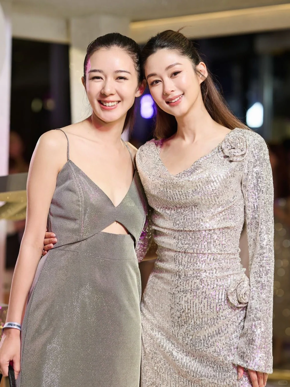 港姐华姐冠军麦明诗、岑丽香同框都超靓啊