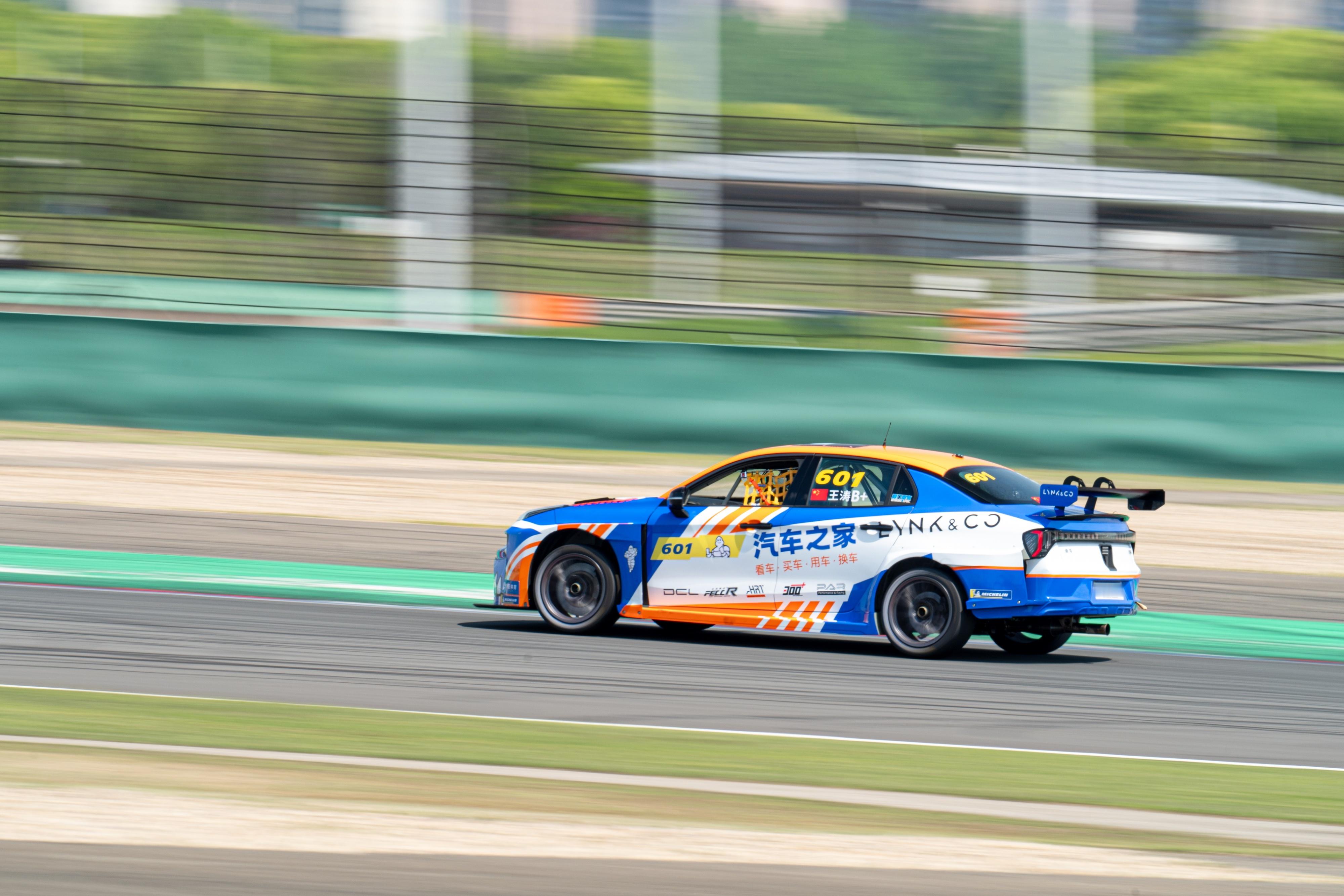 售价140万的最贵领克首批交付F1中国大奖赛刚走没多久，GT比赛的声浪还没彻底散