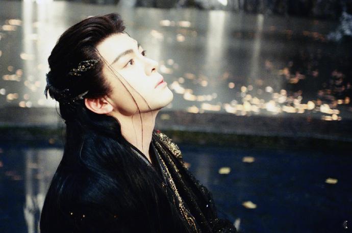 曾舜晞感谢郭敬明曾舜晞感谢月鳞绮纪导演郭敬明 看到收官小作文里面曾舜晞感谢月鳞绮