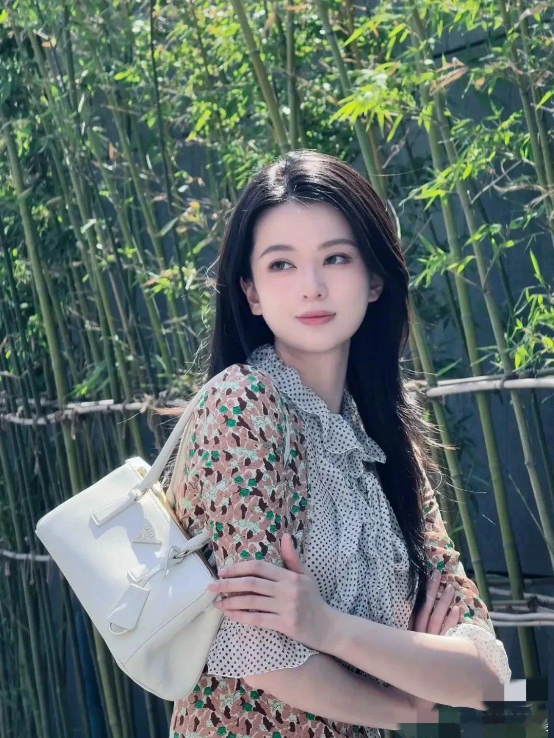 看到乔欣主动晒在老公家里的日常状态，瞬间明白不太红的女明星选择在自己最合适的时候