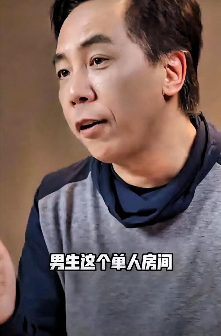 单人间，惹祸了。

导演谢涤葵回应了。对着镜头，双手一摊：“任何选择都有理由。”