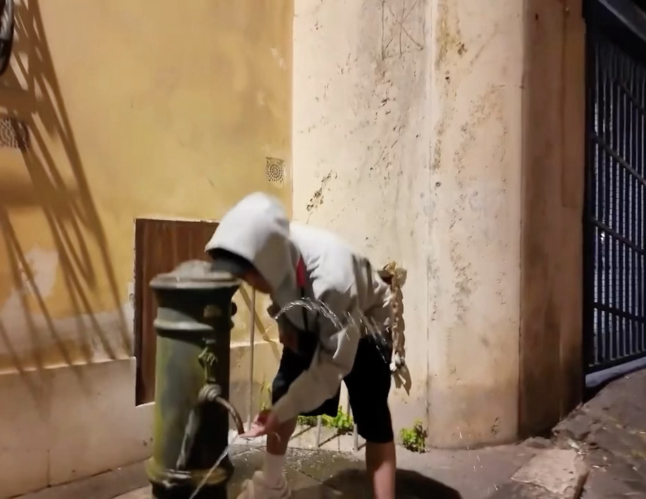 俺不中了…我家小次次就是这样的反射弧超长…螺蛳粉已经见底了才问这螺蛳粉是不是过期