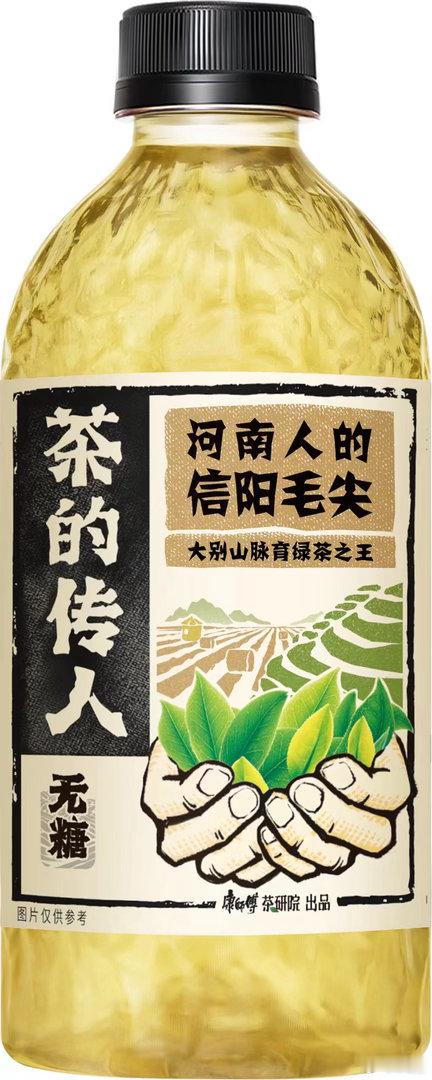 很喜欢登机前的十分钟 站在玻璃窗前，手捧碧螺春。茶汤清亮，香气扑鼻，那是春天和匠