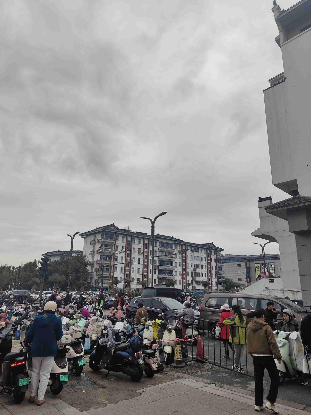 我的今日状态：😁轻松愉快
我这里的天气：☁️阴天